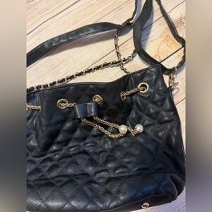 Matelassé bag with pearl accent